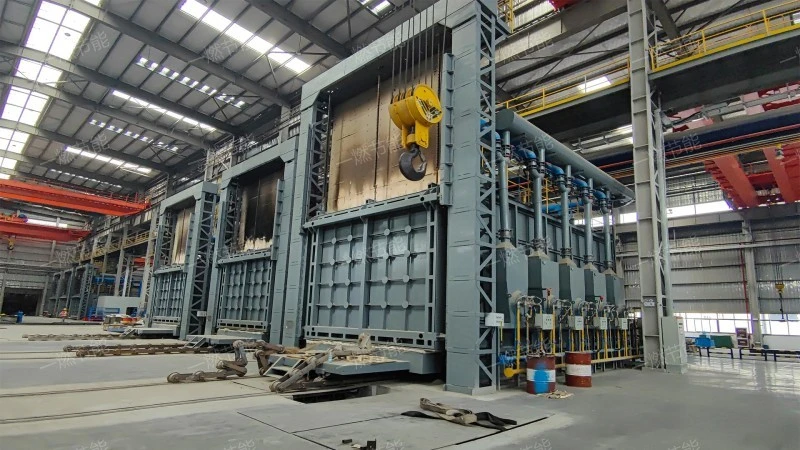Automatic lid opening forging furnace