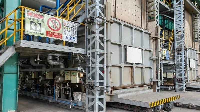 Plate heating furnace